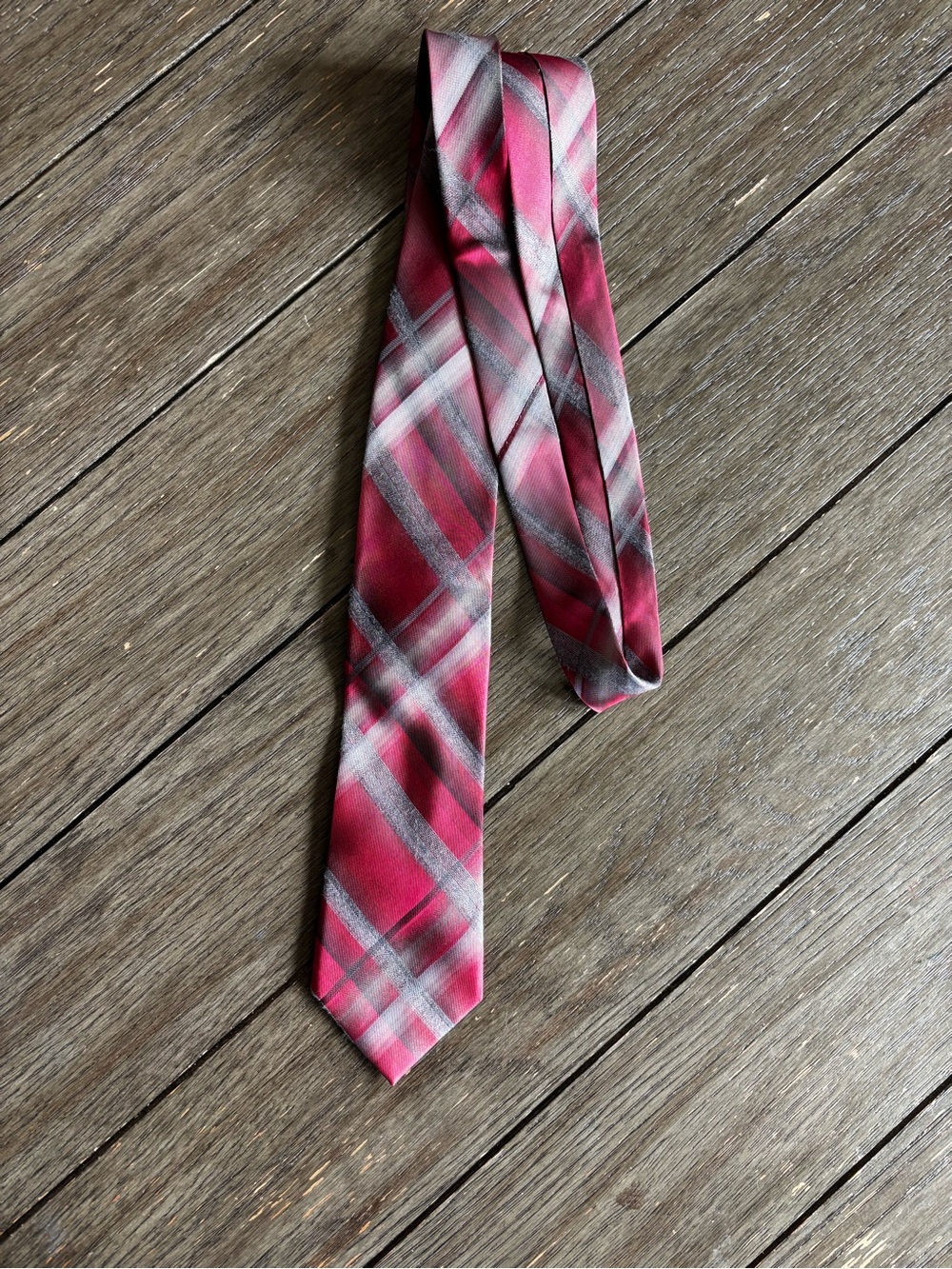 Classic Men's Pink Plaid Tie - Stylish Formal Accessory